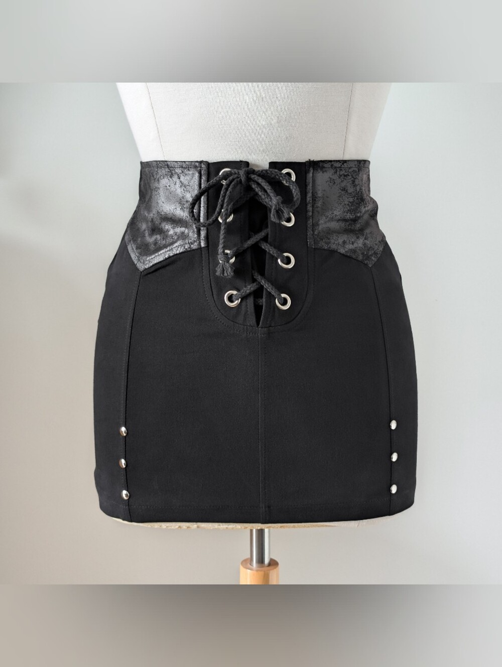 MADE IN QUEBEC - Agace 2017 rare lace-up mini skirt leather look grommet SMALL